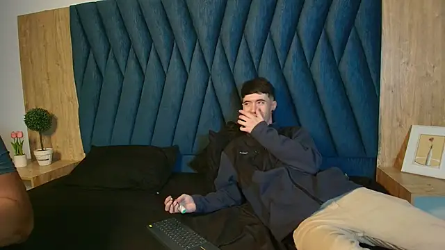 lio____ - Lio____'s free webcam - UK Sex Cams