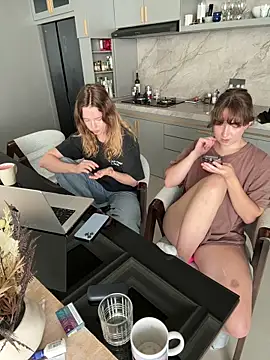 Nura_n_Sarah webcam