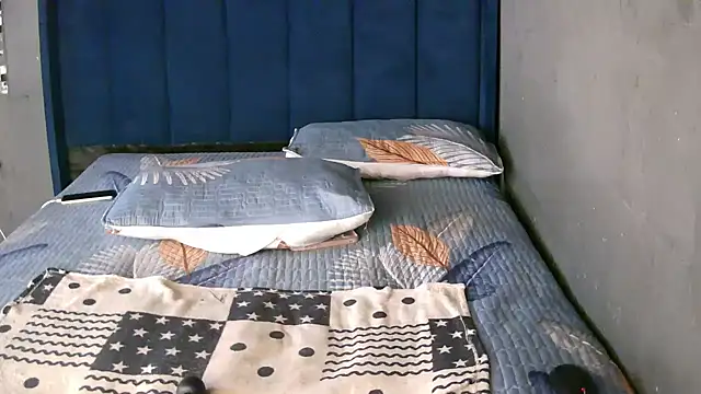 FREAKBARBIE02 webcam