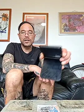 mr_graffitimile - Mr_Graffitimile's free webcam - UK Sex Cams