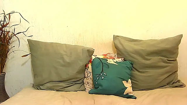 brunettenaomi8 - BrunetteNaomi8's free webcam - UK Sex Cams