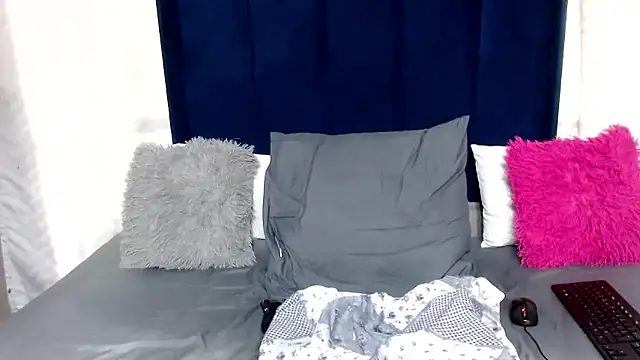 THICKBARBIE32 webcam