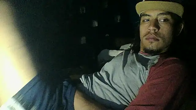 AlexAlejandro13 webcam