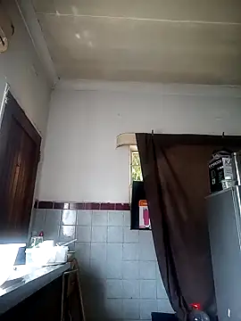 sluttylaura21 webcam