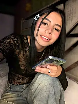 Laura-Khalifa webcam