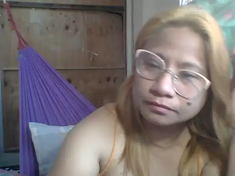 pinaychristine - PinayChristine's free webcam - UK Sex Cams