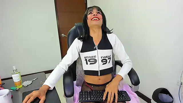 Aisha_hotts777 webcam