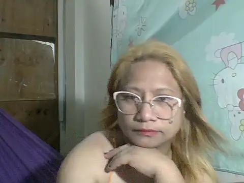 PinayChristine webcam