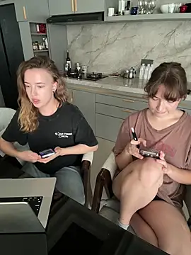 Nura_n_Sarah webcam