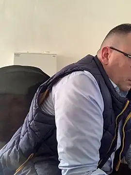 mike8523 (Ask my age) - See my pink balls??? VIDEO IN PM 20tk