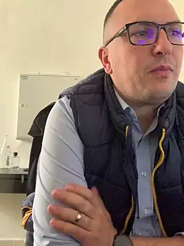 mike8523 (Ask my age) - See my pink balls??? VIDEO IN PM 20tk