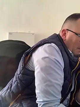 mike8523 (Ask my age) - See my pink balls??? VIDEO IN PM 20tk