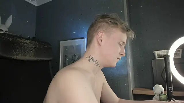 AlexxSweet webcam