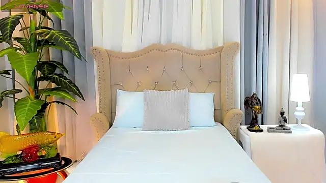 MochaliciousTransOnTop webcam