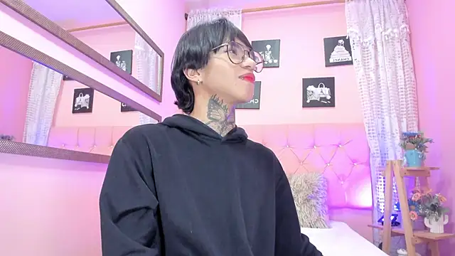 liam_evvan (M twink) - Two fingers in my ass