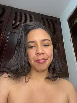 esmerald_1111 - Esmerald_1111's free webcam - UK Sex Cams