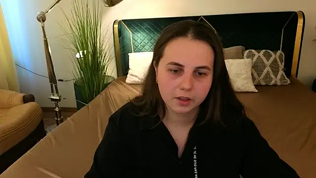 mikafoxy - MikaFoxy's free webcam - UK Sex Cams