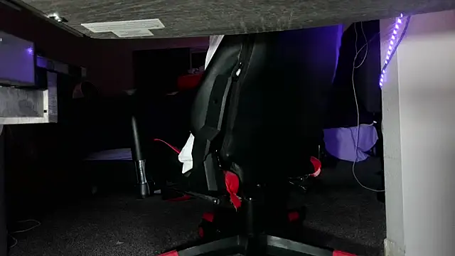 dick_and_muscles - Dick_and_muscles's free webcam - UK Sex Cams