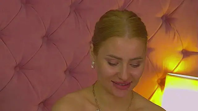 misshanight - MisshaNight's free webcam - UK Sex Cams