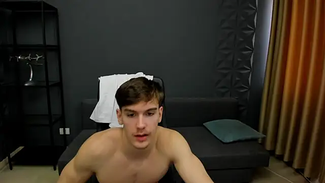 BradyFlint's live cam