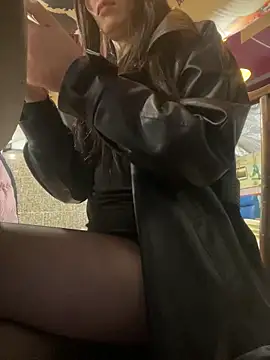 美女petoys在线直播