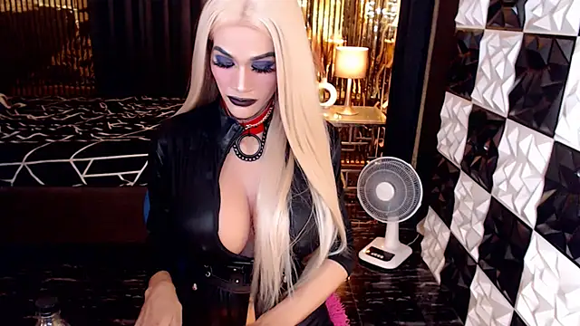 MonstrousCockDiva webcam