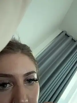 Amiraxevans Live Webcam on Stripchat