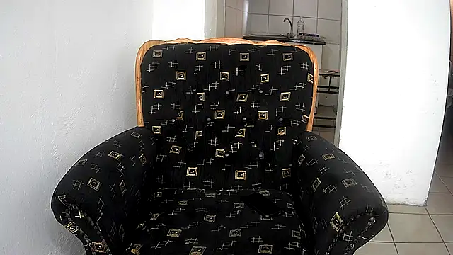 GoldenPussyXOXO webcam