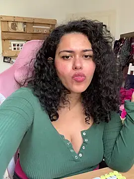 Curvydesifromgermany webcam