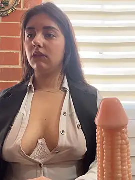 Webcam Model (A-uroora)  is live.Free join now!