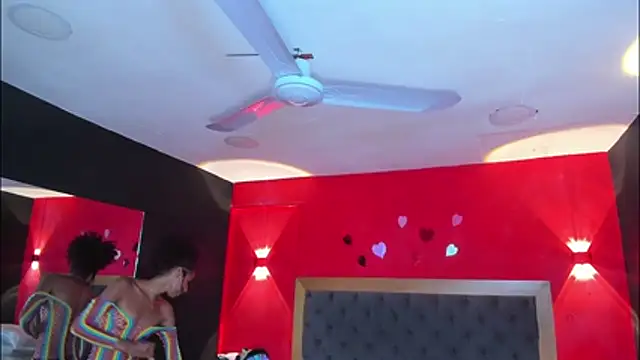 yayahilton - YayaHilton's free webcam - UK Sex Cams