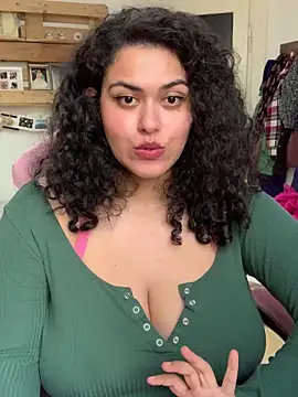 Curvydesifromgermany webcam
