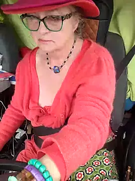 Webcam Model (Hot-Muci)  is live.Free join now!