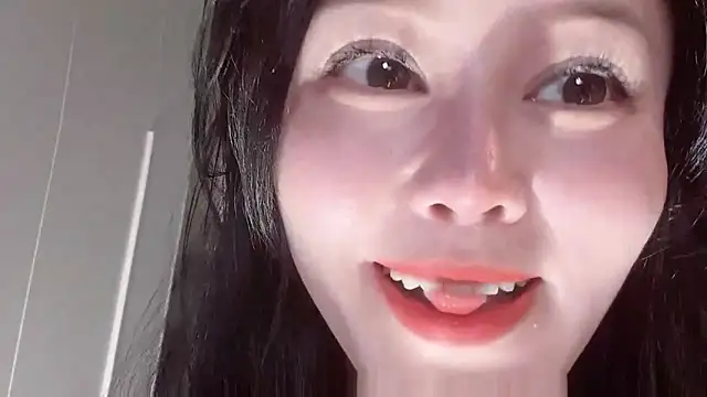 美女Krismil3在线直播