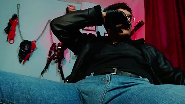 dom2travelersss live sex cam