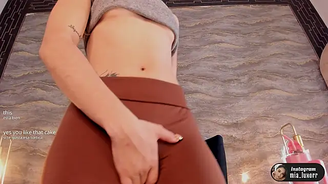Mia_Luxor webcam