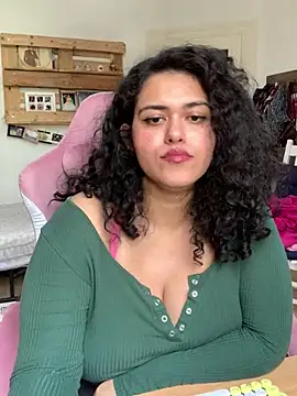 Curvydesifromgermany webcam