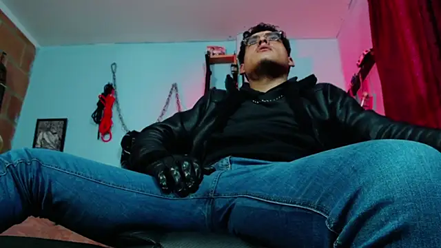 dom2travelersss webcam