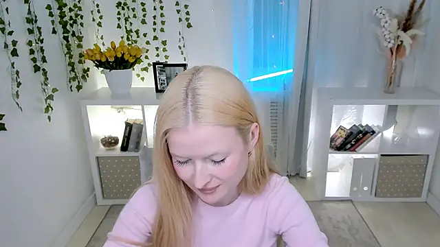 laly_peach (F young) - tease you in doggy naked