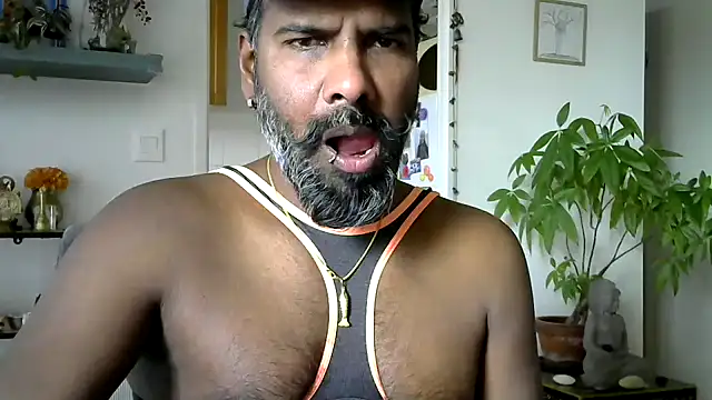 frenchblackc31 webcam