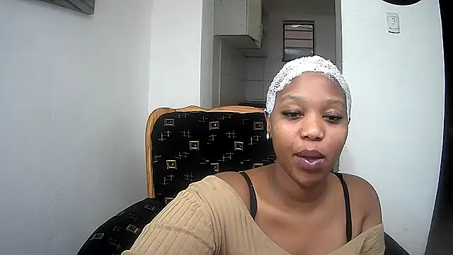 GoldenPussyXOXO webcam