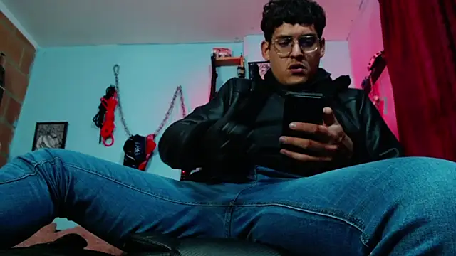 dom2travelersss webcam