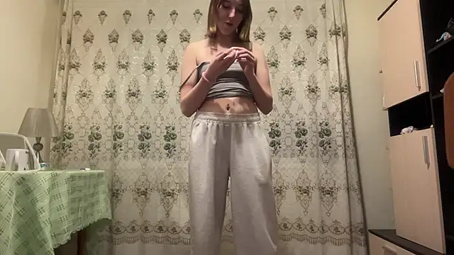 aquilineorites (F teen) - Take off my bra while making eye contact