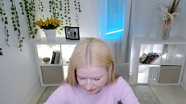 laly_peach - Laly_Peach's free webcam - UK Sex Cams