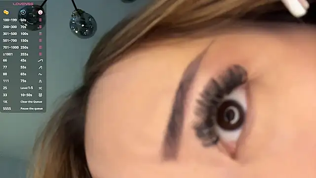 Ur_neighbor_Kira webcam