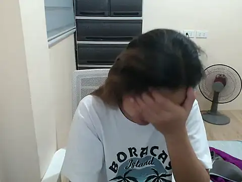 xTheLastVIRGINx webcam