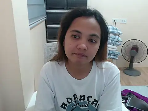 xTheLastVIRGINx webcam