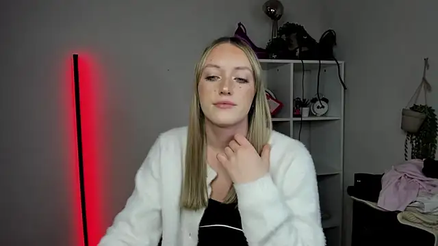 EvelynBlond webcam