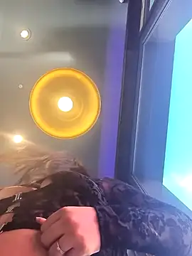 MissNyraSecret webcam