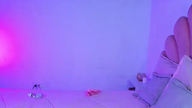 miacolucci18 - MiaColucci18's free webcam